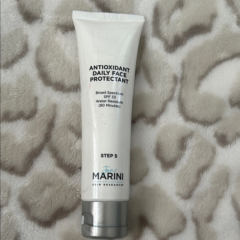 Antioxidant Daily Face Protectant SPF 33 - White